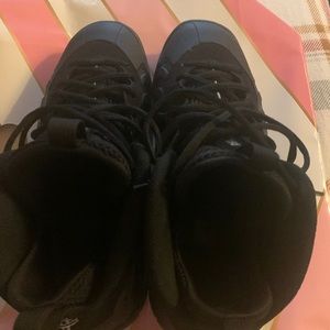 Black Nike foamposite size 7 boys